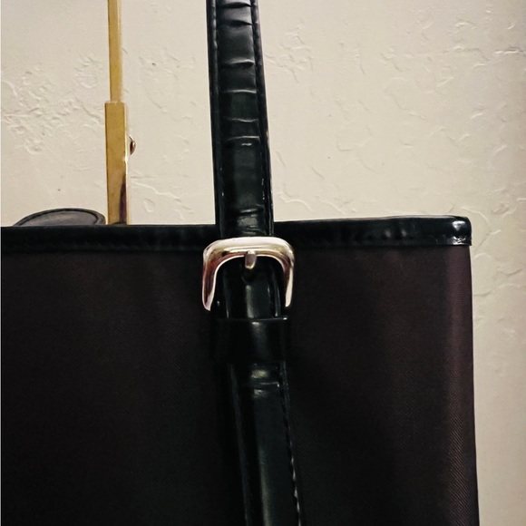 Authentic Burberry bucket tote - Picture 7 of 12